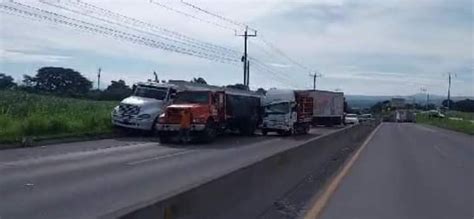 VIDEO Reportan múltiple accidente y paso restringido en carretera de