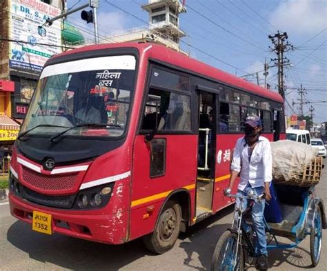 Ranchiराजधानी की सड़कों पर सिटी बसें दौड़ने लगी हैंबिना मास्क के