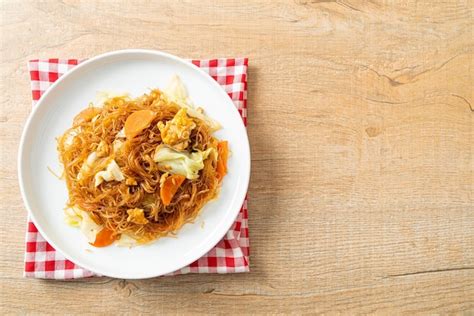 Premium Photo Stir Fried Vermicelli With Cabbage Carrot And Egg