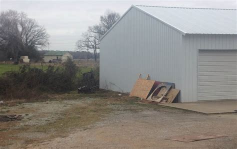 Witnesses say deputies find body near Hardin Co. business - WBBJ TV