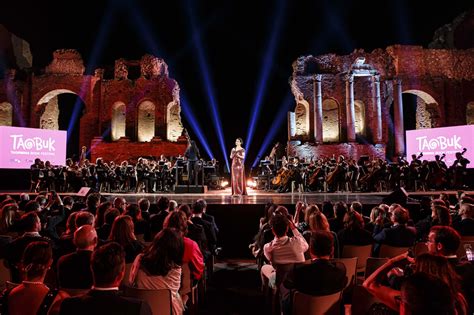 Taobuk Sabato Serata Di Gala Al Teatro Antico Di Taormina