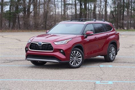 The 2020 Toyota Highlander Hybrid is efficient and upscale - CNET