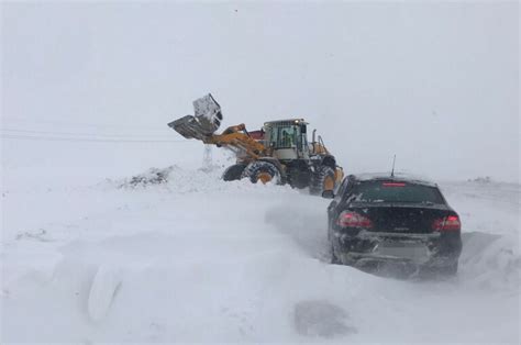 Drumuri Blocate N Ase Jude E Din Cauza Z Pezii Traficul Este