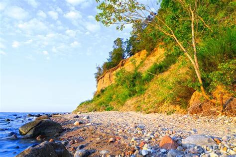 Fototapete Landschaft mit einem Kieselsteinstrand nach Maß myredro de