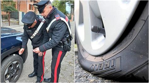 Fora Le Gomme Di Due Auto Enne Denunciato Per Danneggiamento