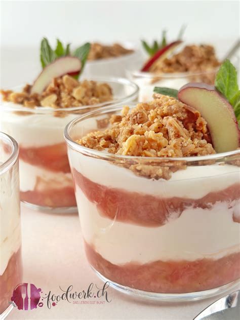 Rhabarber Joghurt Triffle Mit Knusperstreuseln Food Blog Schweiz