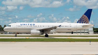 N401UA Airbus A320 232 United Airlines Hector Montes De Oca