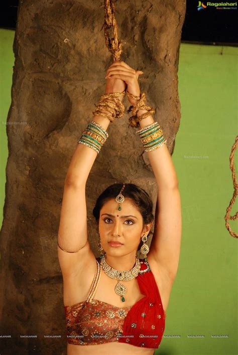 Don T Miss Divya Parameshwaran Hot In Ponnar Shankar Rajakota Rahasyam In Telugu Bollywood