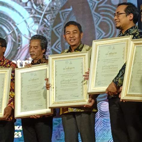 Lestarikan Kebudayaan Jawa UNNES Peringkat 3 Jawametrik 2023