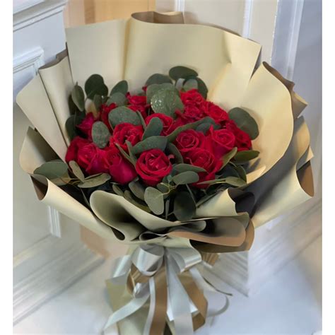 Romantic Love 10 Red Roses Bouquet April Flora