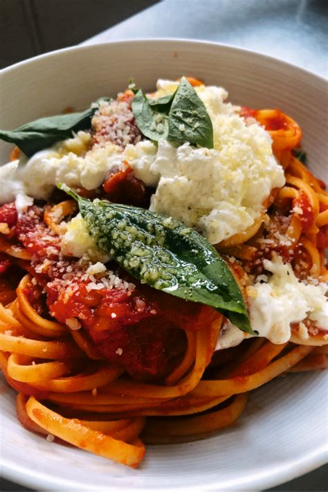 La recette des linguine tomate burrata d Hélène Darroze Vogue France