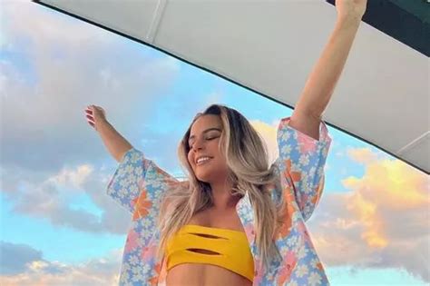 Bikini Babe Flaunts Booty Saying No One Walks Around All Day Looking Hot Daily Star