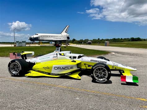 Carro autônomo de corrida da Indy Autonomous Challenge alcança mais de