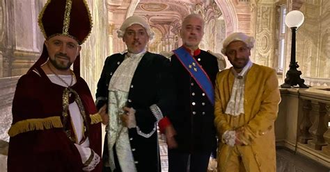 Spettacolo Itinerante In Costume Depoca Alla Reggia Di Portici