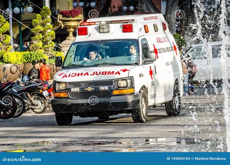 Puebla M Xico De Outubro De Carro Da Ambul Ncia Imagem