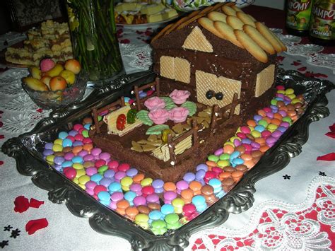 Gâteau d anniversaire Maison en chocolat avec jardin La Maison Féerique