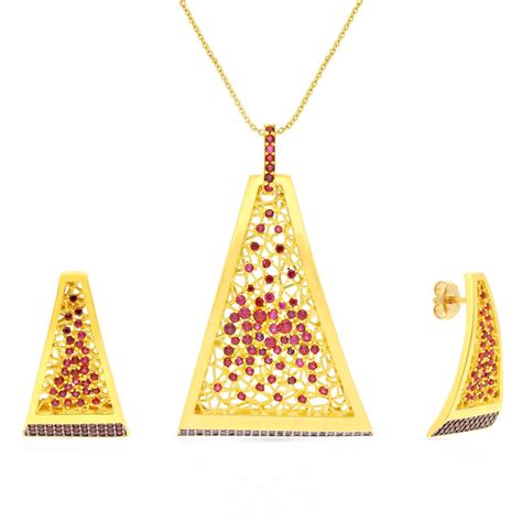 Buy Malabar Gold Pendant Set PSPD468011 for Women Online | Malabar Gold & Diamonds