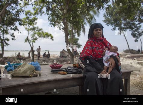 Munshigonj Bangladesh 9 Sep 2014 Recién nacido niño víctima cerca