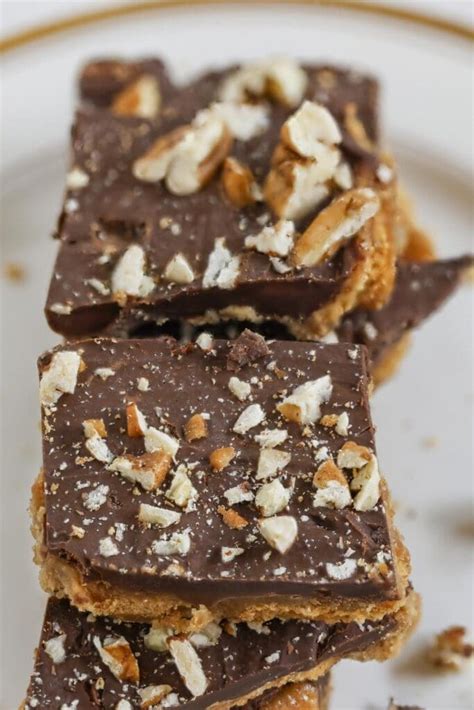 21 Best Recipes with Saltine Crackers - Insanely Good