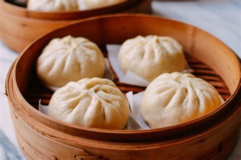 Chinese Steamed Pork Buns 包子 Baozi The Woks Of Life Rezept