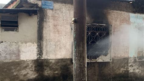 Casa Incendiada No Bairro Barbosa Lage Em Juiz De Fora