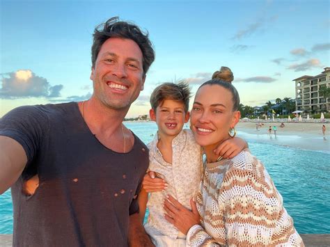 Pregnant DWTS Pro Peta Murgatroyd Poses Totally Naked And Shows Off Her