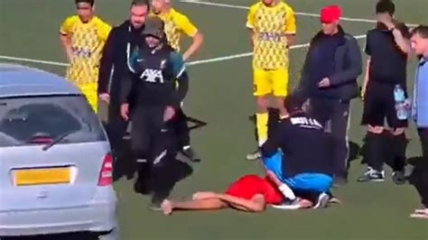 Muere un futbolista de 17 años en Argelia tras recibir una patada en la