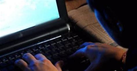 La Fidanzatina Lo Lascia Lui Si Vendica Crea Falsi Account E Posta Foto Hot Dell Ex Foto