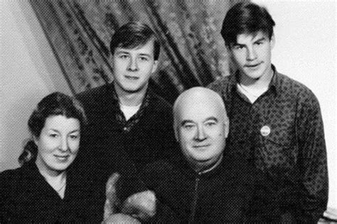Евгений Моргунов - биография, личная жизнь, фото, фильмы, слухи и ...