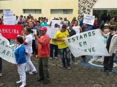 G Funcion Rios Municipais Em Greve Protestam Na Prefeitura De