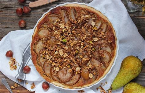 Birnen Haselnuss Tarte mit mit Haselnusslikör und Ingwer Nuss Crunch