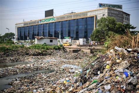 Rd Congo Kinshasa La Pollution Des Déchets Plastiques Agora Francophone L