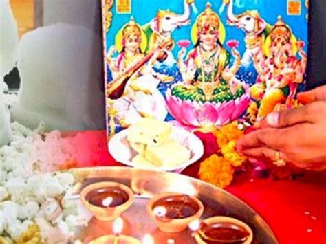 Diwali Puja 2021 इन 5 चीजों के भोग के बिना अधूरी होती है मां लक्ष्मी की पूजा Diwali Puja 2021