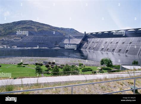 Dam on Columbia river Stock Photo - Alamy