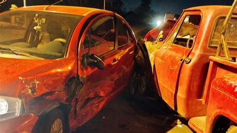 Chocaron Una Camioneta Y Un Auto Uno De Los Conductores Iba