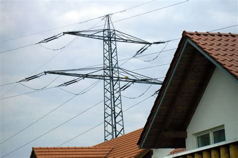 Une ligne électrique haute tension dangereuse Informations sur les