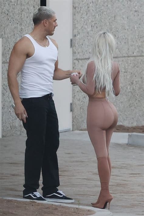 Kim Kardashian In Leggings Flaunts Her Cameltoe And Braless Tits Photos The Fappening