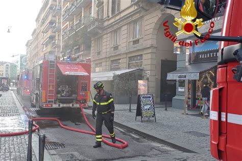 Va A Fuoco La Cucina Di Un Ristorante In Centro A Milano Una Persona