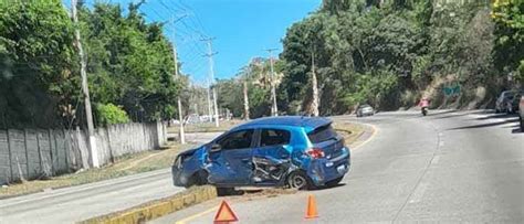 Conductor Pierde El Control Y Se Accidenta En Carretera Al Puerto De La Libertad Noticias El