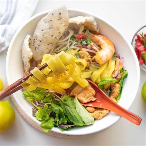 Central Vietnam Must Eat Noodle Dish Mi Quang — Vicky Pham