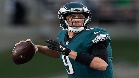 Eagles Lose Wentz To Injury Beat Rams 43 35 To Win Nfc East