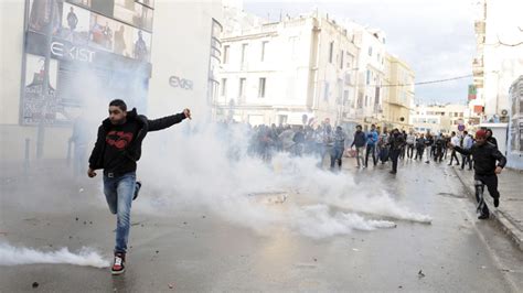 La Polic A Dispersa A Los Manifestantes Que Ped An La Dimisi N