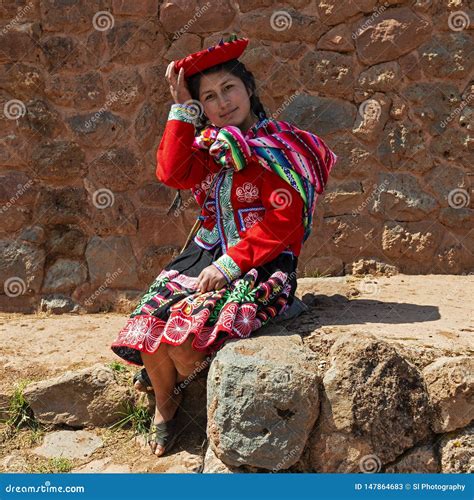 Indigenous Quechu Woman with Traditional Clothing, Peru Editorial Stock ...