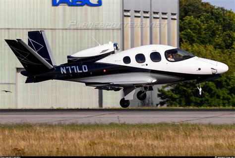 N Ld Private Cirrus Vision Sf G Arrivee Photo By Jo L Gehre Id