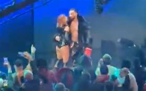 Becky Lynch And Seth Rollins Kiss In Front Of Live Audience After Wwe Raw