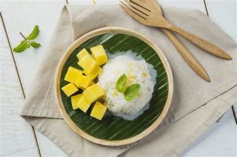 Steamed Glutinous Rice With Mango Kuali