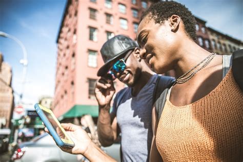 Pareja De Enamorados Al Aire Libre Foto Premium