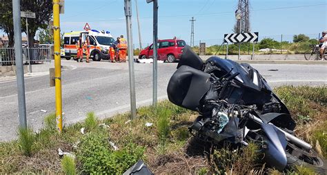 Rimini Incidente Auto Moto In Via Montescudo Muore Un Enne