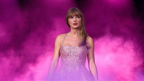 Taylor Swift Creates History By Becoming First Female Artist With Most