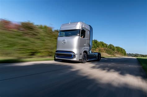 Mercedes Benz Genh2 Truck Signals 2025 Fuel Cell Long Hauler With 1000